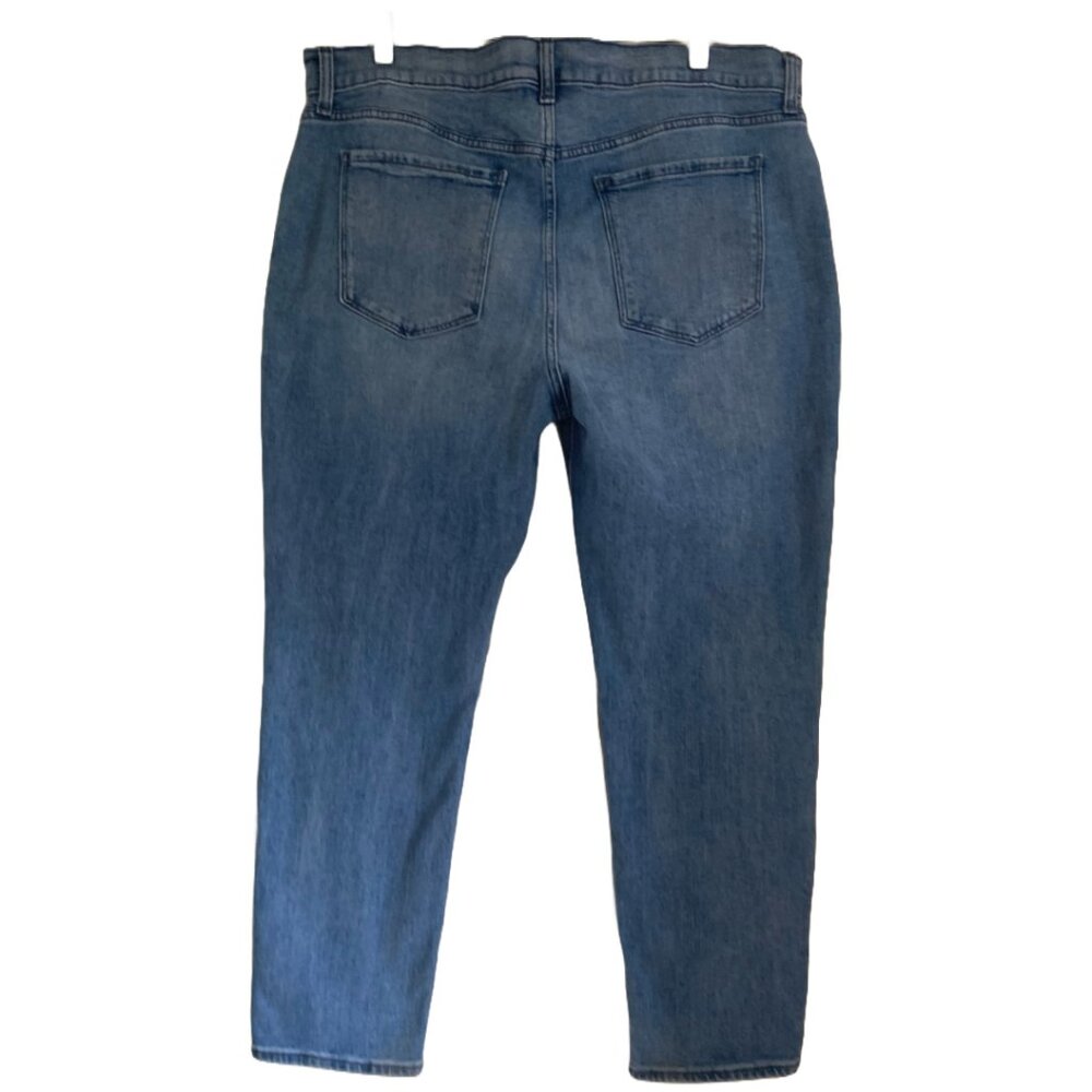 OLD NAVY Women's Clean Garcia Boyfriend Mid-Rise Straight Ankle Jeans Sz 14 - Picture 4 of 7